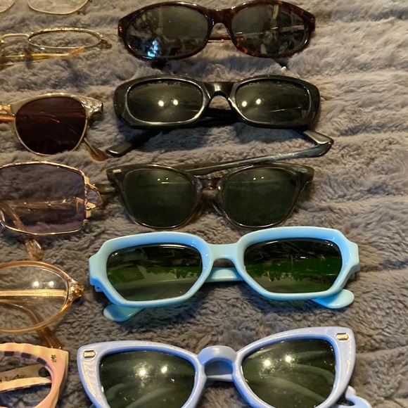 Assorted group of vintage and modern eye glasses - Picture 4 of 4